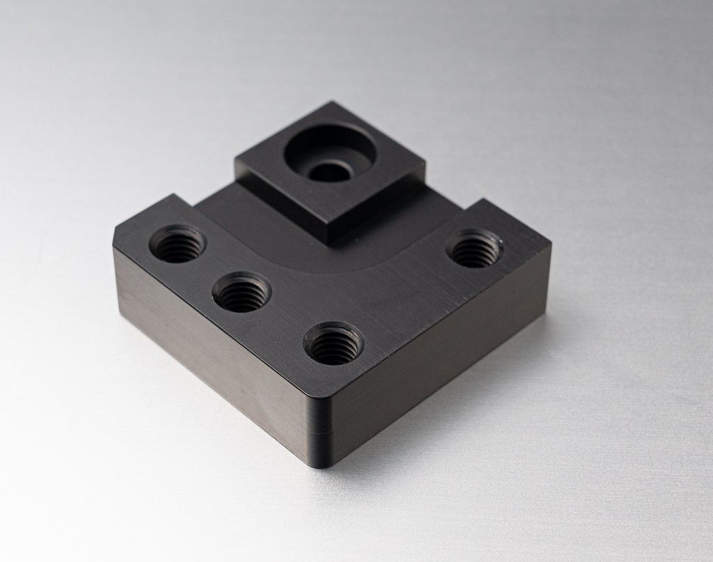 表面処理追加】光学機器の表面処理で大人気の「黒アルマイト つや消し