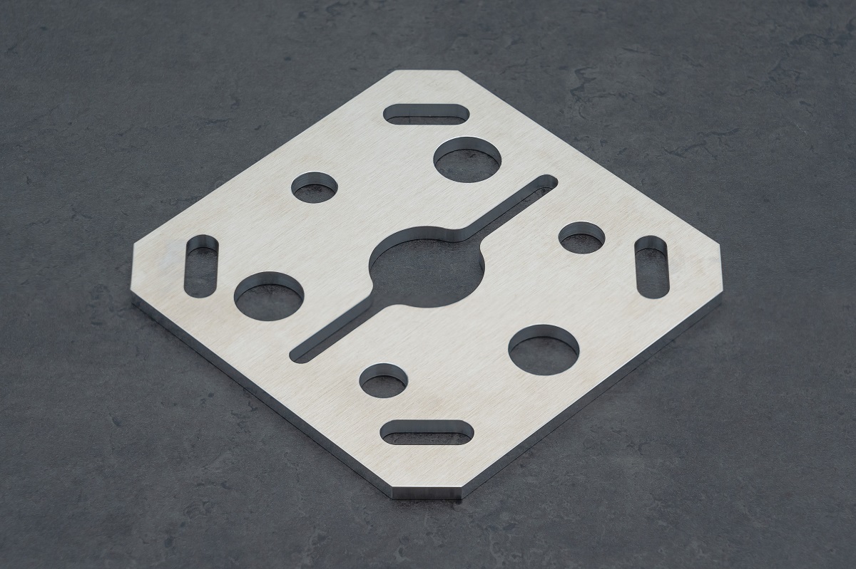 みぃページ サイズ拡大】切削プレート_薄板（Z寸3㎜~5㎜未満）の自動見積もり可能