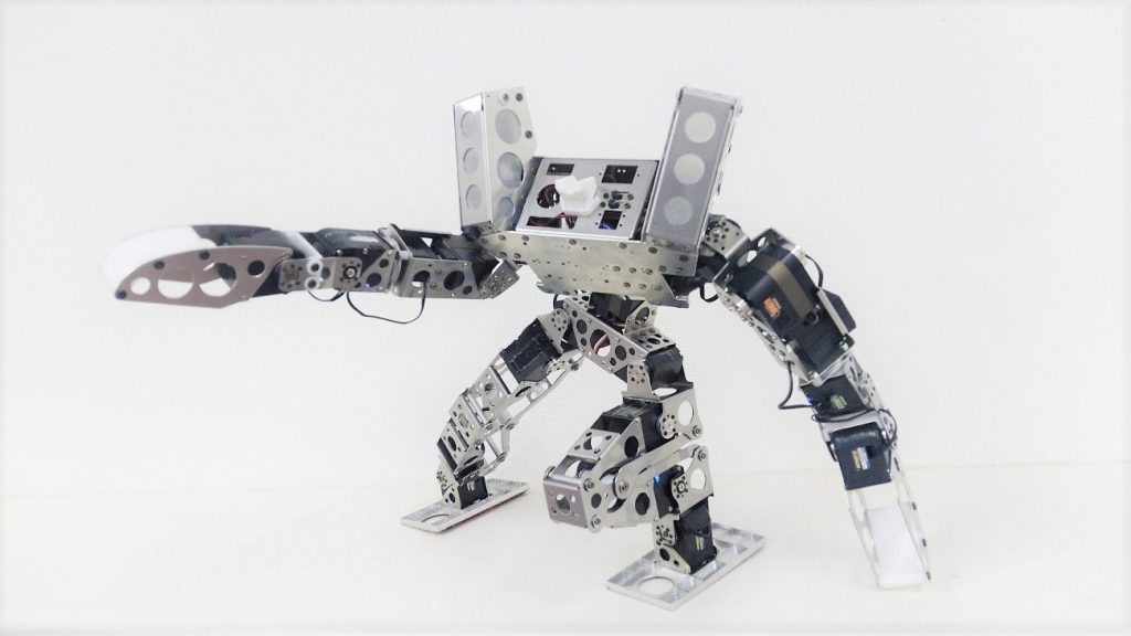 第39回ROBO-ONEミスミ賞を受賞したロボット「シンプルファイター」