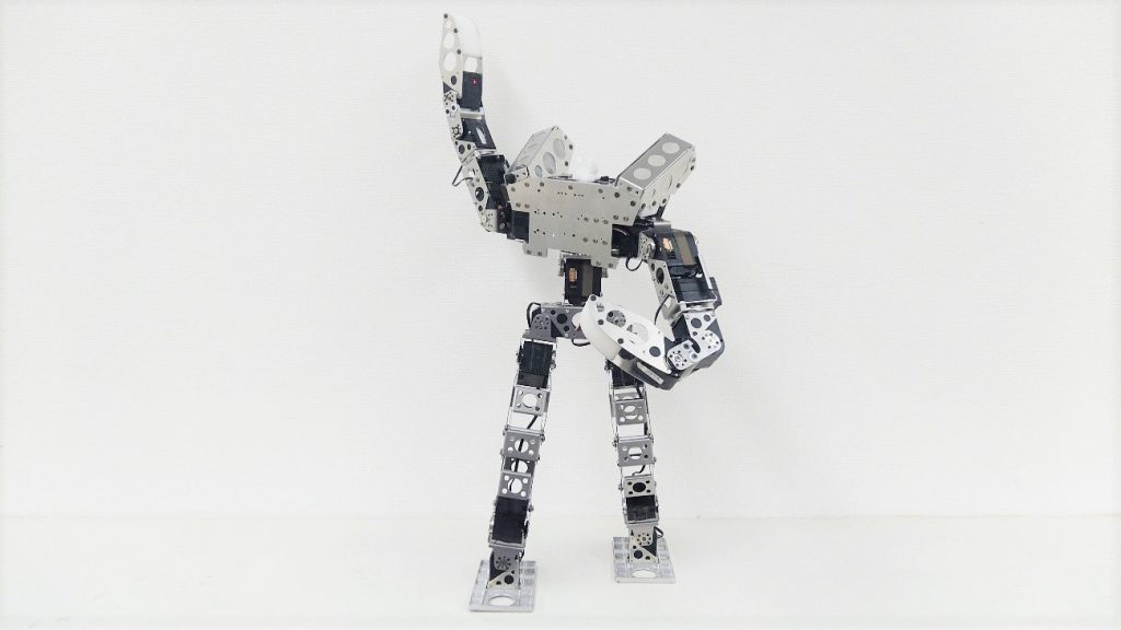 第39回ROBO-ONEミスミ賞を受賞したロボット「シンプルファイター」