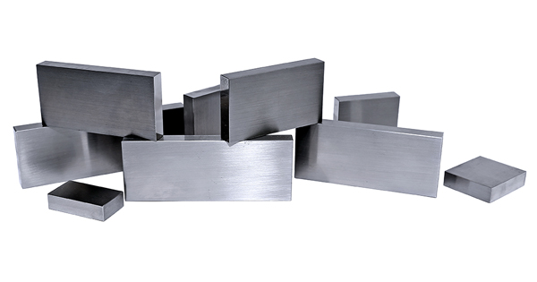 焼き入れ不要の高硬度鋼材NAK材をご存知ですか？切削プレートの素材紹介