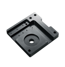 切削加工(角物)の提案内容(黒アルマイトのベースプレート)