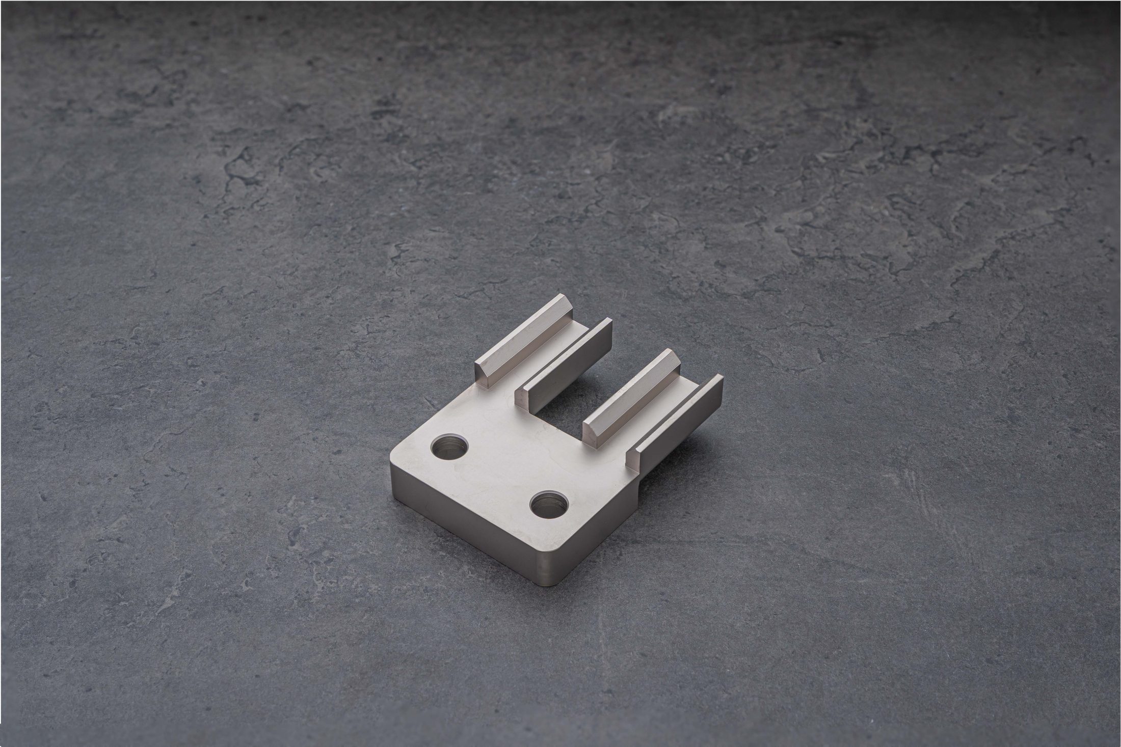 部品導入事例｜SKD11（表面処理なし）_真空焼入れ(HRC50～55)