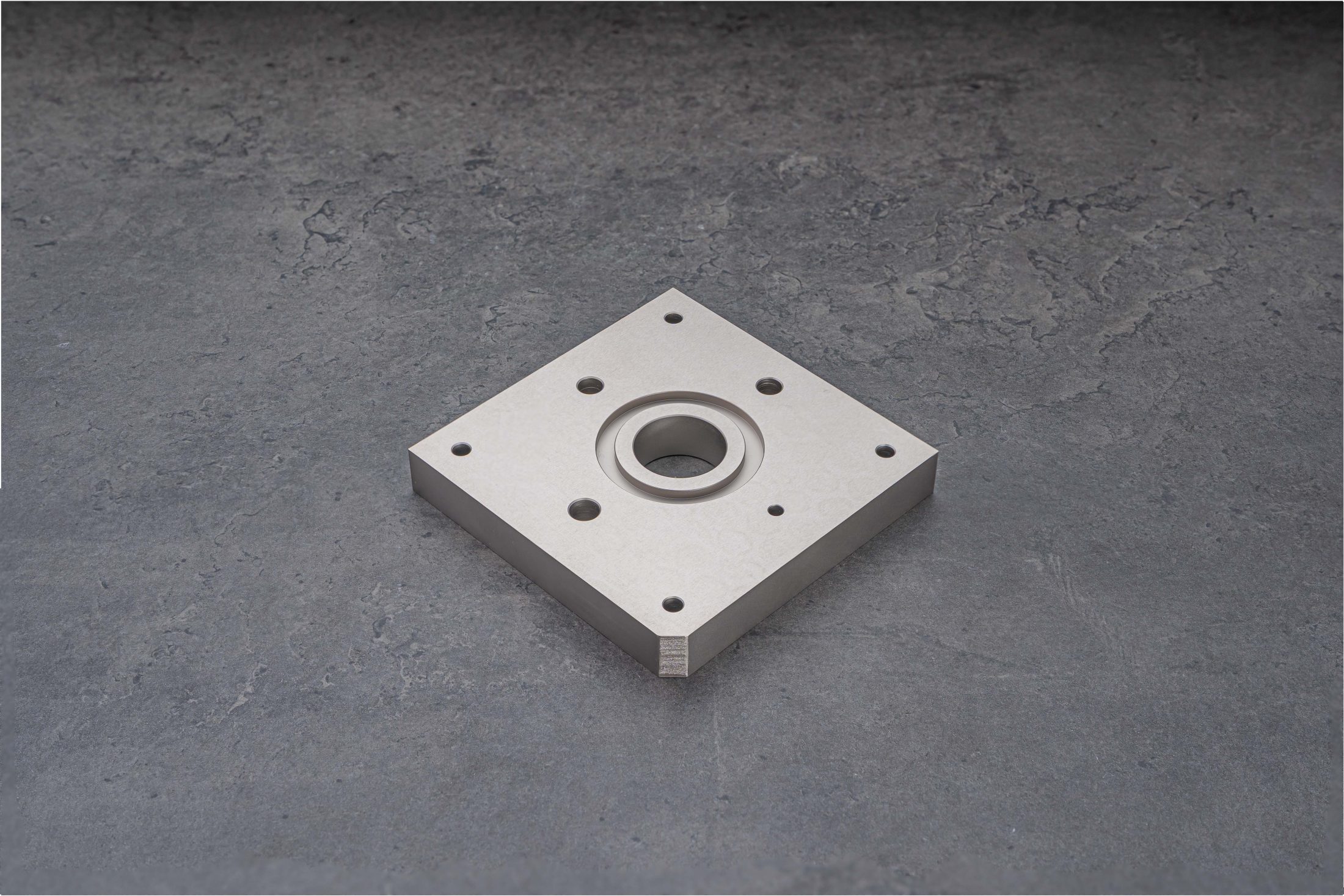 部品導入事例｜SKD11（無電解ニッケル）_真空焼入れ（HRC58～63）＋G Ra0.8