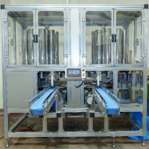 メビーの部品を使用したカップに蓋をする装置